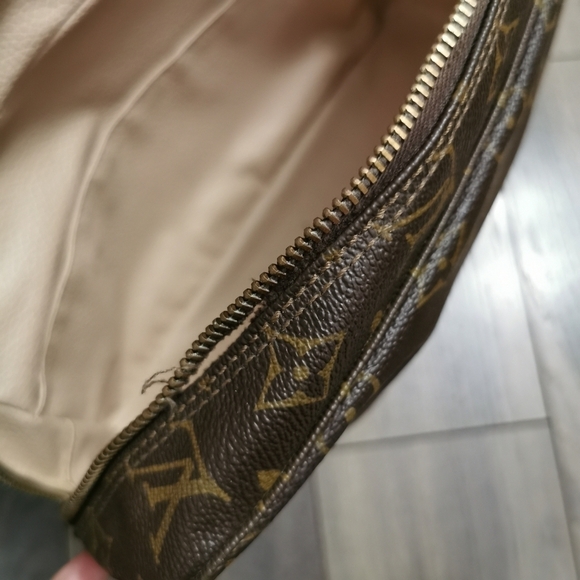 Louis Vuitton GM size make up bag - Picture 12 of 13